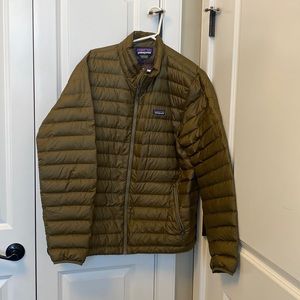 Mens XL Patagonia Light weight puffer in army greenish /  brown Color